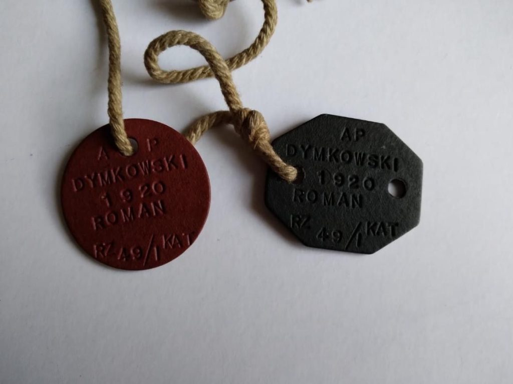 Przekazanie Naszej Szkole pamiątki po śp. kpr. Romanie Wiczelu