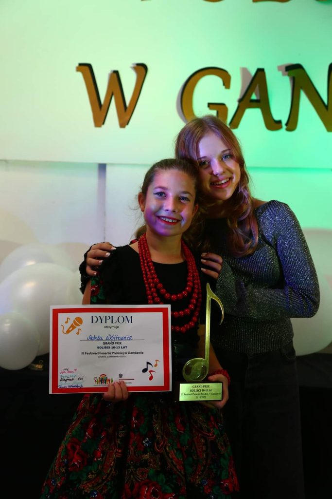 Adela Wójtowicz z pierwszą nagrodą III Festiwalu Piosenki Polskiej w Gandawie. Gratulujemy!