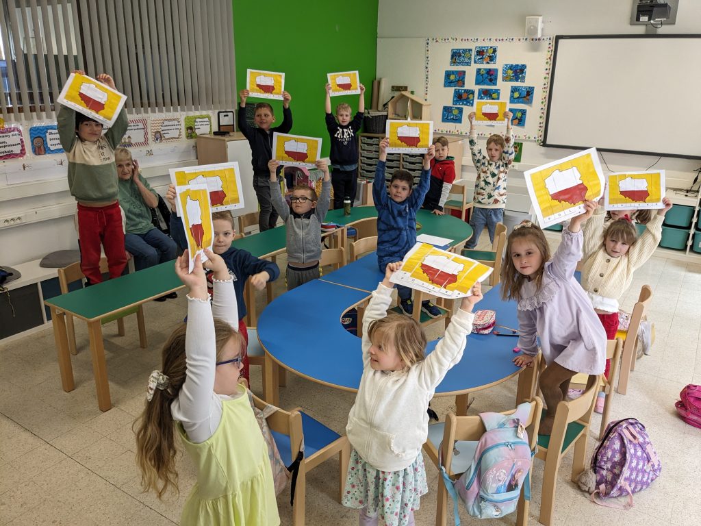 Przygotowania do świąt majowych w Oddziale Dziecięcym