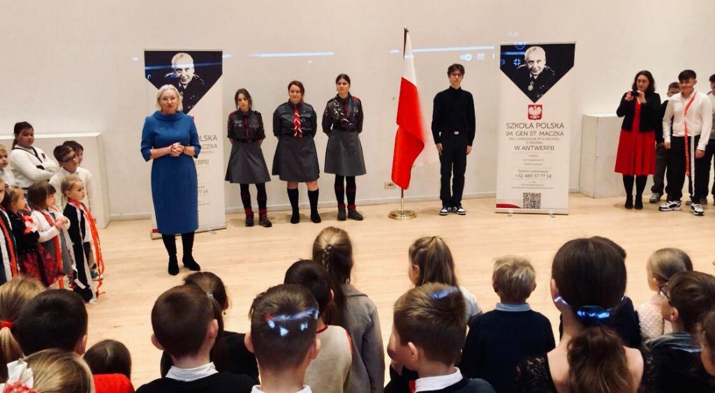 „Szkoła do Hymnu” – w Antwerpii o 11:11 wybrzmiał Hymn Polski