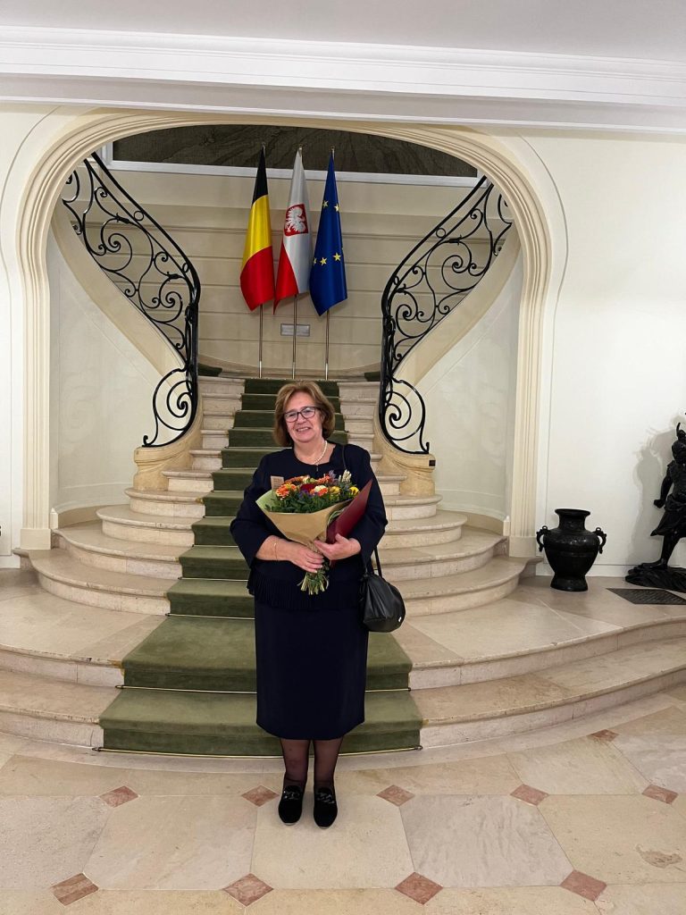 Odznaczenie Bene Merito dla Pani Veronique Van Dyck, dyrektorki Szkoły Sint-Lucas KSO