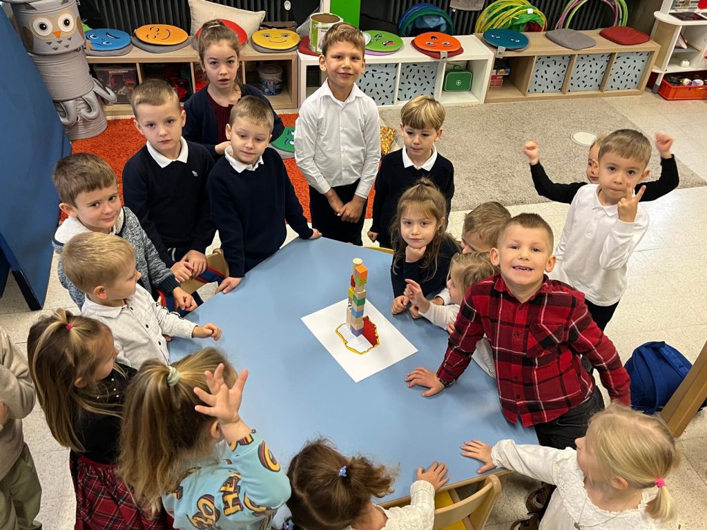 Dzieci świętują Dzień Niepodległości